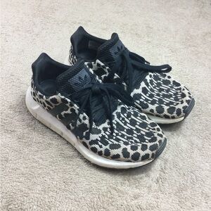 Adidas leopard swift run athletic shoes size 7